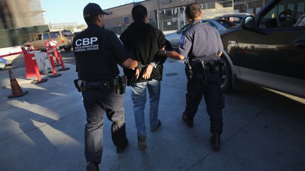 En el año fiscal 2014, las autoridades estadounidenses arrestaron a más de 33.000 infractores de la ley de inmigración de EEUU.