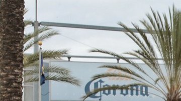 Landon Donovan (zq.) se enfila con sus compañeros a un entrenamiento con miras al duelo contra Rapids.