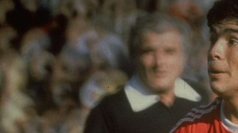 Maradona en un partido con la camiseta de Argentinos Juniors, su primer club.