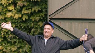 En 2003, unos aficionados metieron una cabra al campo de Wrigley Field tratando de revertir la maldición de "Billy Goat". Los Cachorros están a tres victorias de acabar con su historia de lamentos.