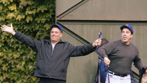 En 2003, unos aficionados metieron una cabra al campo de Wrigley Field tratando de revertir la maldición de "Billy Goat". Los Cachorros están a tres victorias de acabar con su historia de lamentos.
