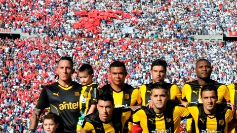 El Peñarol no puede levantar cabeza, a pesar de mantener una nómina alta y tener las mejores instalaciones del fútbol uruguayo.