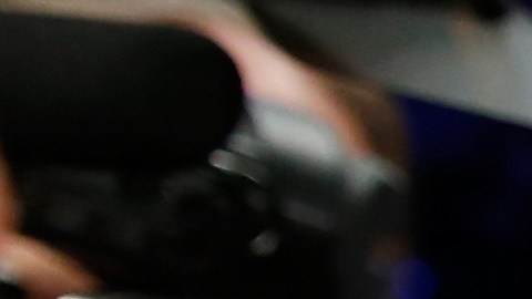 Miguel Cotto y su esposa, después de la pelea con Canelo Álvarez.