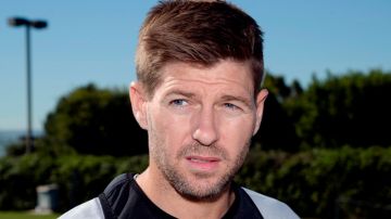 Steven Gerrard querría terminar su carrera en la Premier League.