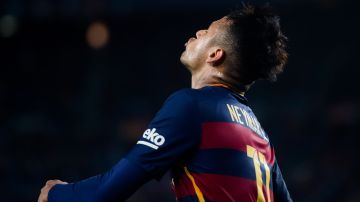 BARCELONA, SPAIN - APRIL 23: Neymar Santos Jr of FC Barcelona reacts during the La Liga match between FC Barcelona and Sporting Gijon at Camp Nou on April 23, 2016 in Barcelona, Spain. (Photo by Alex Caparros/Getty Images)