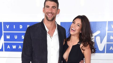 Michael Phelps y su esposa durante la entrega de los premios MTV.