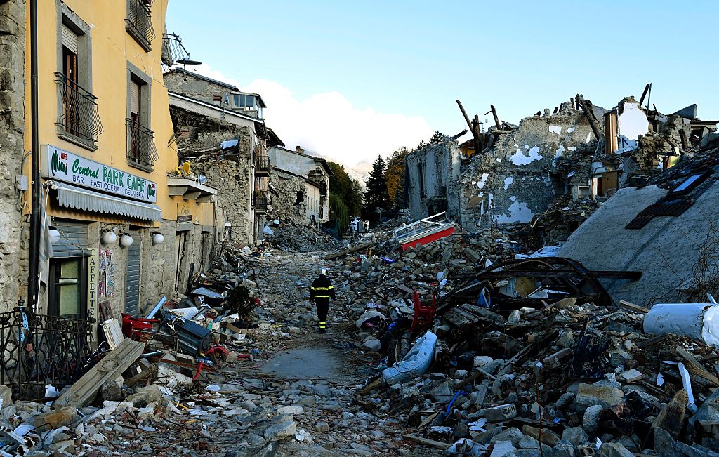 La destrucción que dejó el sismo anterior en Amatrice, en el centro de Italia.