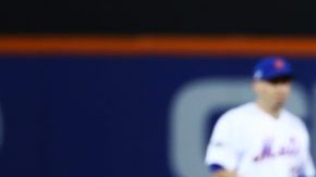 Conor Gillaspie recorre eufórico las bases tras conectar un jonrón de tres carreras en la novena entrada para que los Gigantes avanzaran sobre Mets en los playoffs de la Liga Nacional.