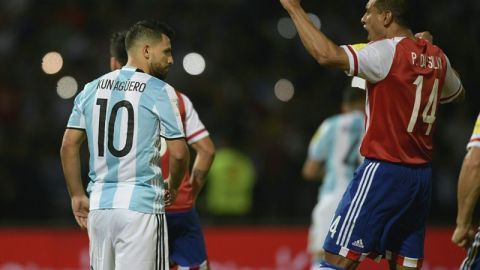 El 'Kun' Agüero no podía creer que Villar le había parado el cobro desde los once pasos.