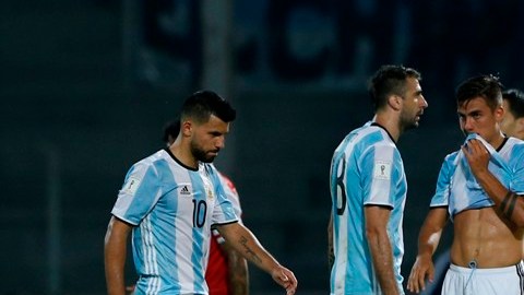 Argentina ya no sabe qué hacer para quitarse la mala racha.