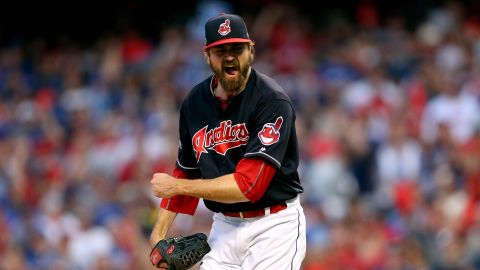 El relevista Andrew Miller brilló en dos entradas en las que no permitió hit y ponchó a cinco.