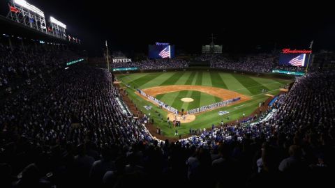 Este viernes, tras 71 años, la Serie Mundial regresa a Wrigley Field, catedral del béisbol. Cachorros e Indios están 1-1.