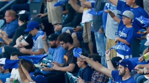 Los aficionados de los Dodgers abarrotaron el parque para el tercero de la serie ante Cachorros.