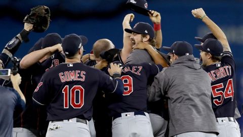 Cleveland regresa a la Serie Mundial tras vencer en cinco juegos a los Azulejos.