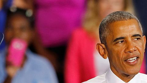 Obama pide el voto para Clinton en un evento de campaña en Florida.