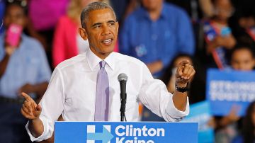 Obama pide el voto para Clinton en un evento de campaña en Florida.