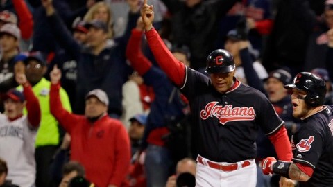 Noche soñada para Roberto Pérez en Progressive Field. El primer catcher en pegar dos jonrones en un juego de Serie Mundial desde 1986.