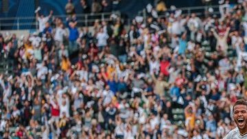 Giovani dos Santos anotó el gol del Galaxy frente a Colorado.