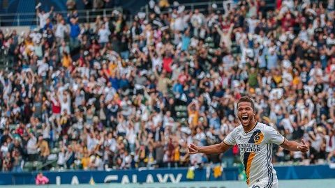 Giovani dos Santos anotó el gol del Galaxy frente a Colorado.