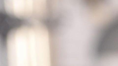 Un fiel sostiene un afiche de Jose Sanchez del Rio uno de los canonizados por el Papa.