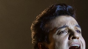 Julián Román interpretó a Juan Gabriel.