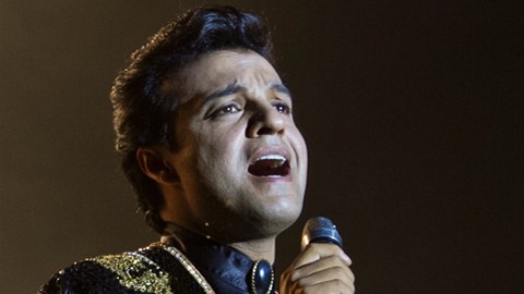 Julián Román interpretó a Juan Gabriel.
