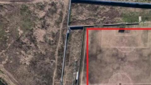 La célebre 'cancha torcida de Liniers' en Argentina.