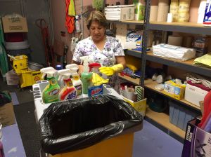 María Hernández, trabajadora de la limpieza hizo campaña en Sacramento junto con otras trabajadoras domésticas afiliadas a Chirla para presionar porque el gobernador Jerry Brown aprobara una ley que garantiza el pago de horas extras para quienes trabajen en la limpieza, cuidado de niños, ancianos y enfermos en las casas. (Araceli Martínez/La Opinión).