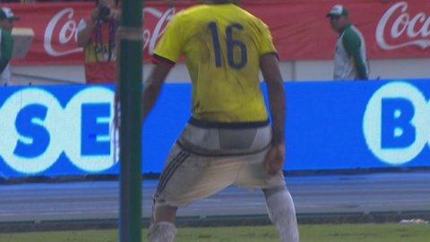Yerri Mina y su peculiar festejo en Barranquilla.