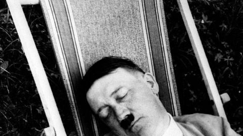 Hitler comenzó con inyecciones de glucosa y vitaminas. Pocos años después, se inyectaba hormonas y esteroides y después pasó a las drogas duras, como metanfetaminas.