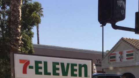 La menor fue vista en una esquina bastante transitada de la ciudad de Riverside.