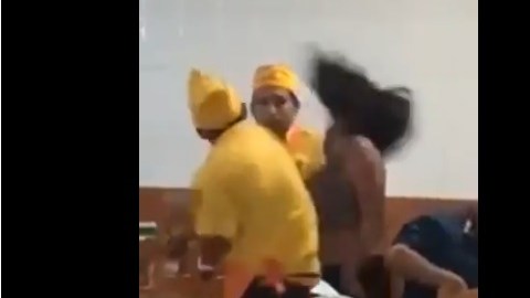Mujer es agredida en establecimiento.