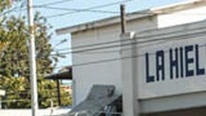 El negocio "La Hielera del Aeropuerto" fue clausurado para ser investigado.