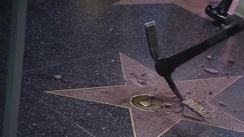 James Otis fue captado en video destrozando la estrella de Donald Trump.
