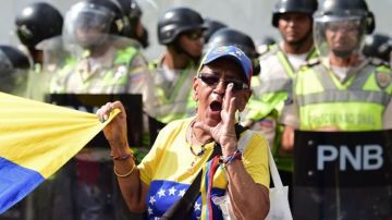 Este miércoles miles de personas protestaron contra el gobierno de Nicolás Maduro en Venezuela.