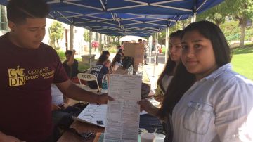 Muchos más jóvenes se están inscribiendo este año para votar en California.
