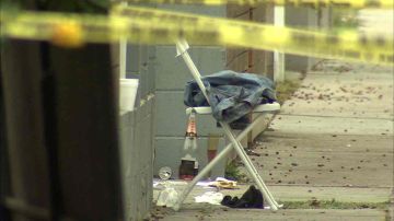 El violento enfrentamiento en un domicilio de West Adams se saldó con cuatro muertos y once heridos.