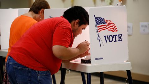 California votó a favor de que quien sería la primera mujer presidenta.