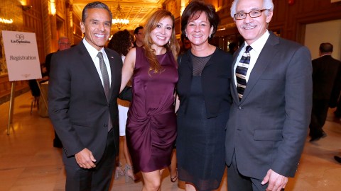 (De izda. a dcha.) El exalcalde Antonio Villarraigosa, su esposa Patricia Govea, la exdirectora de 'La Opinión' Mónica Lozano y su esposo David Ayon.