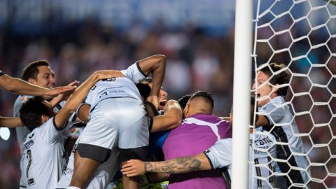 Los Gallos Blancos de Querétaro fueron mejores desde el manchón penal y son justos campeones de la Copa MX.