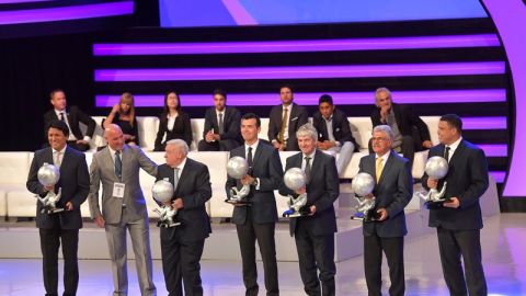 Los honrados en la sexta Ceremonia de Investidura al Salón de la Fama Nacional e Internacional del Futbol 2016, en Pachuca,Hidalgo: Claudio Suárez, José Luis Lamadrid, Jared Borgetti, Paolo Rossi, Ricardo Ferretti y Ronaldo.