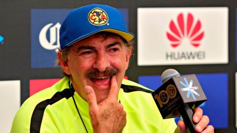 Ricardo Antonio La Volpe puso la polémica este martes hablando del arbitraje del Clásico del jueves en la Liguilla.