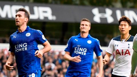 La gloria del campeonato quedó muy atrás para un Leicester que ahora lucha para no descender.