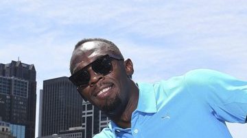 Usain Bolt, podría jugar futbol tras su retiro de las pistas.