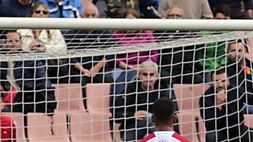 Memo Ochoa en acción ante el Deportivo.