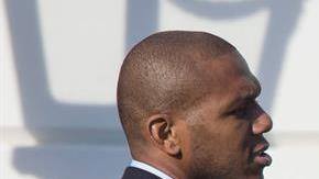 LeBron James  y su compañero James Jones caminaban en el patio Sur de la Casa Blanca en Washington.