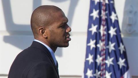 LeBron James  y su compañero James Jones caminaban en el patio Sur de la Casa Blanca en Washington.
