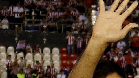El paraguayo Roque Santa Cruz se despidió de la afición paraguaya en el Defensores del Chaco.