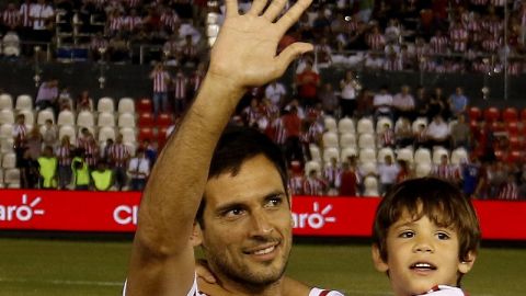 El paraguayo Roque Santa Cruz se despidió de la afición paraguaya en el Defensores del Chaco.