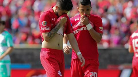 Toluca no pudo con Santos y le abrió la puerta a los felinos.